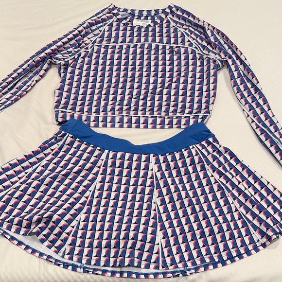 Penguin By Munsingwear Dresses & Skirts - Penguin Brand Colorful Geometric Two-Piece Sport Set long sleeved & skort size M